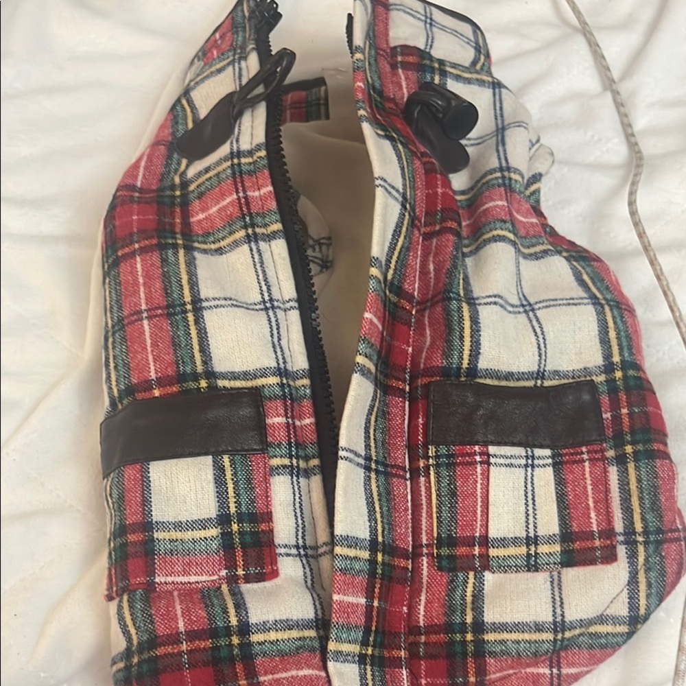 ITEM NEW WITHOUT TAGS. Very Nice Cozy Plaid Dog Vest with Toggle Closure